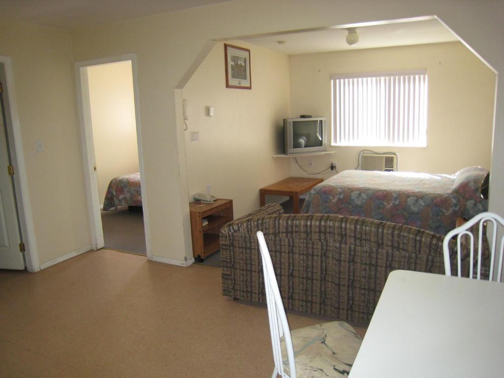 Fraser Bridge Inn And Rv Park Quesnel Εξωτερικό φωτογραφία