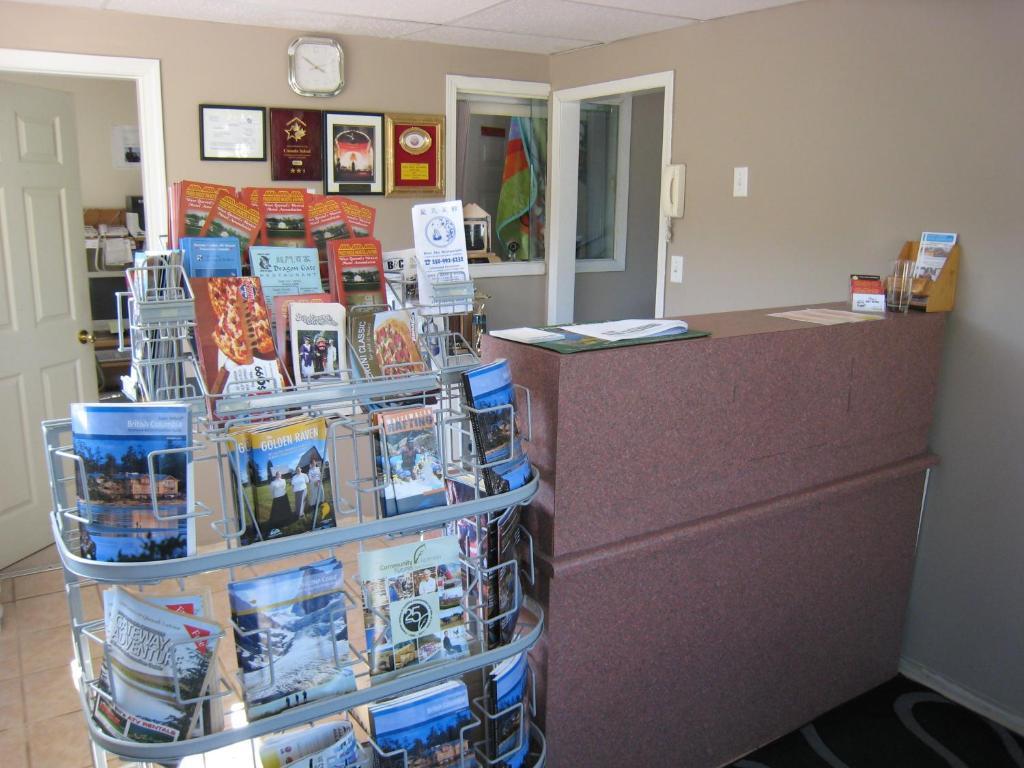 Fraser Bridge Inn And Rv Park Quesnel Εξωτερικό φωτογραφία
